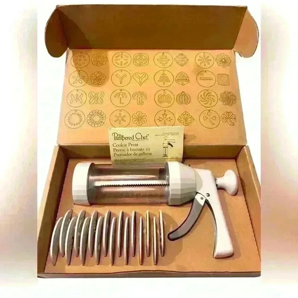 PAMPERED CHEF ~  COOKIE PRESS ~ 16 Discs & Instructions Like new condition - Picture 1 of 6